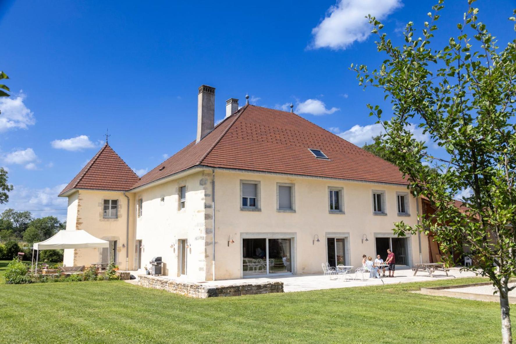 Le Relais Des Deux Tours Brémondans Exterior foto