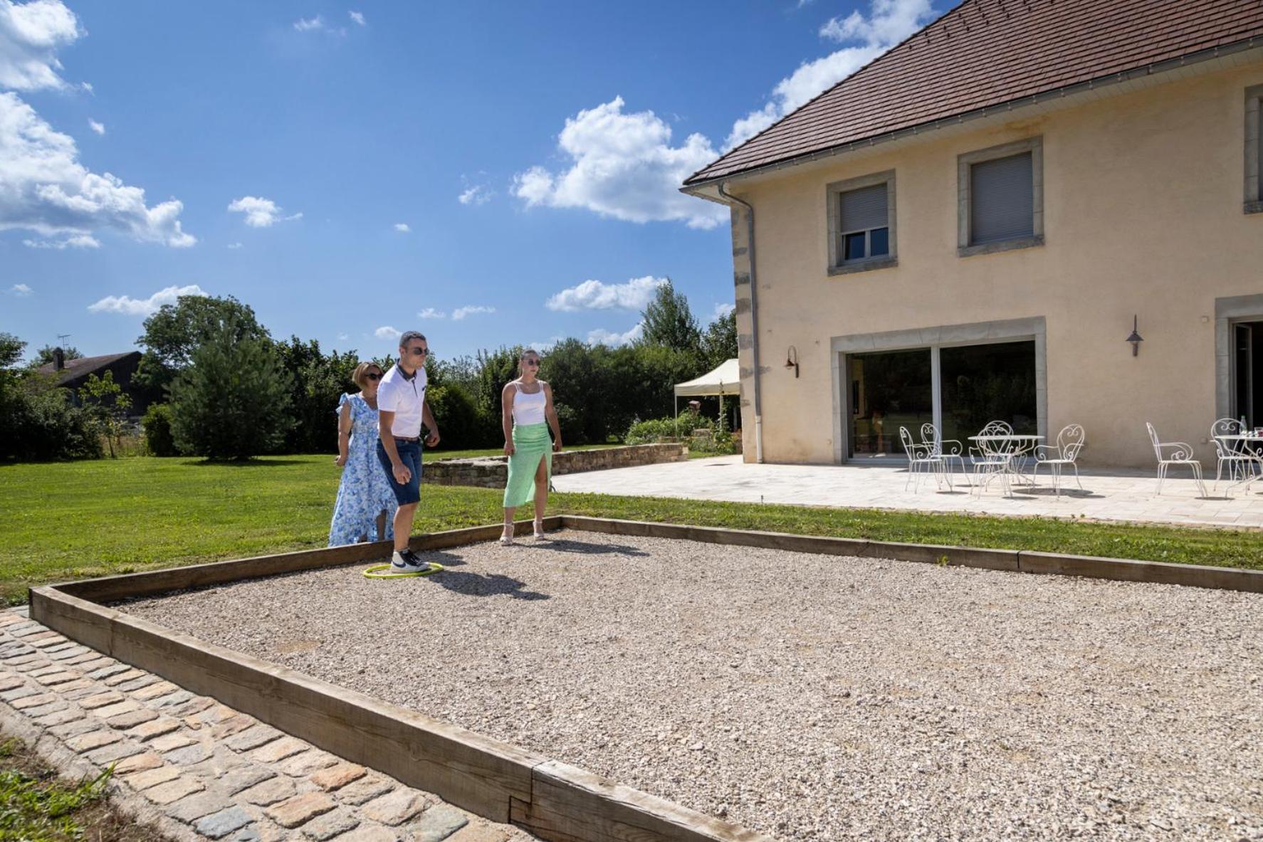 Le Relais Des Deux Tours Brémondans Exterior foto