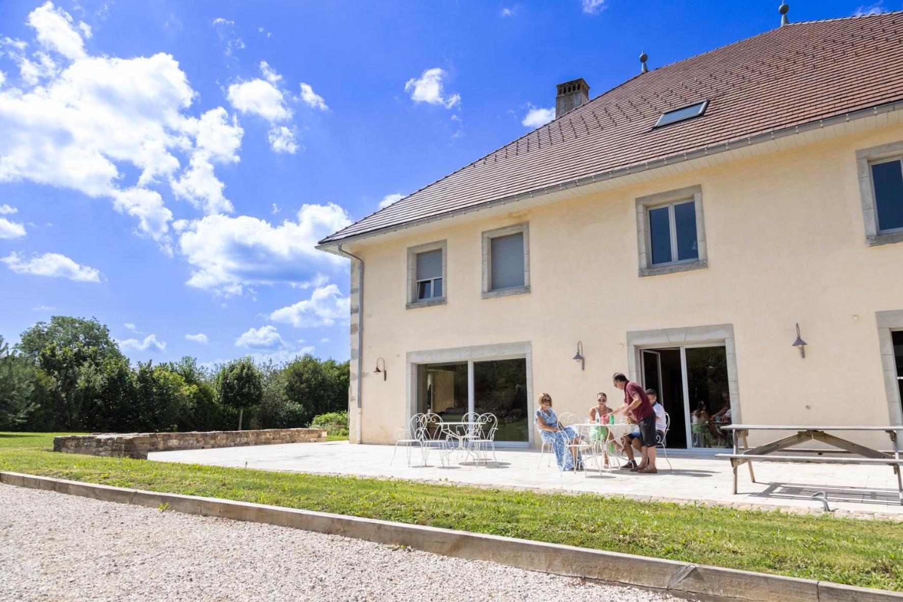 Le Relais Des Deux Tours Brémondans Exterior foto