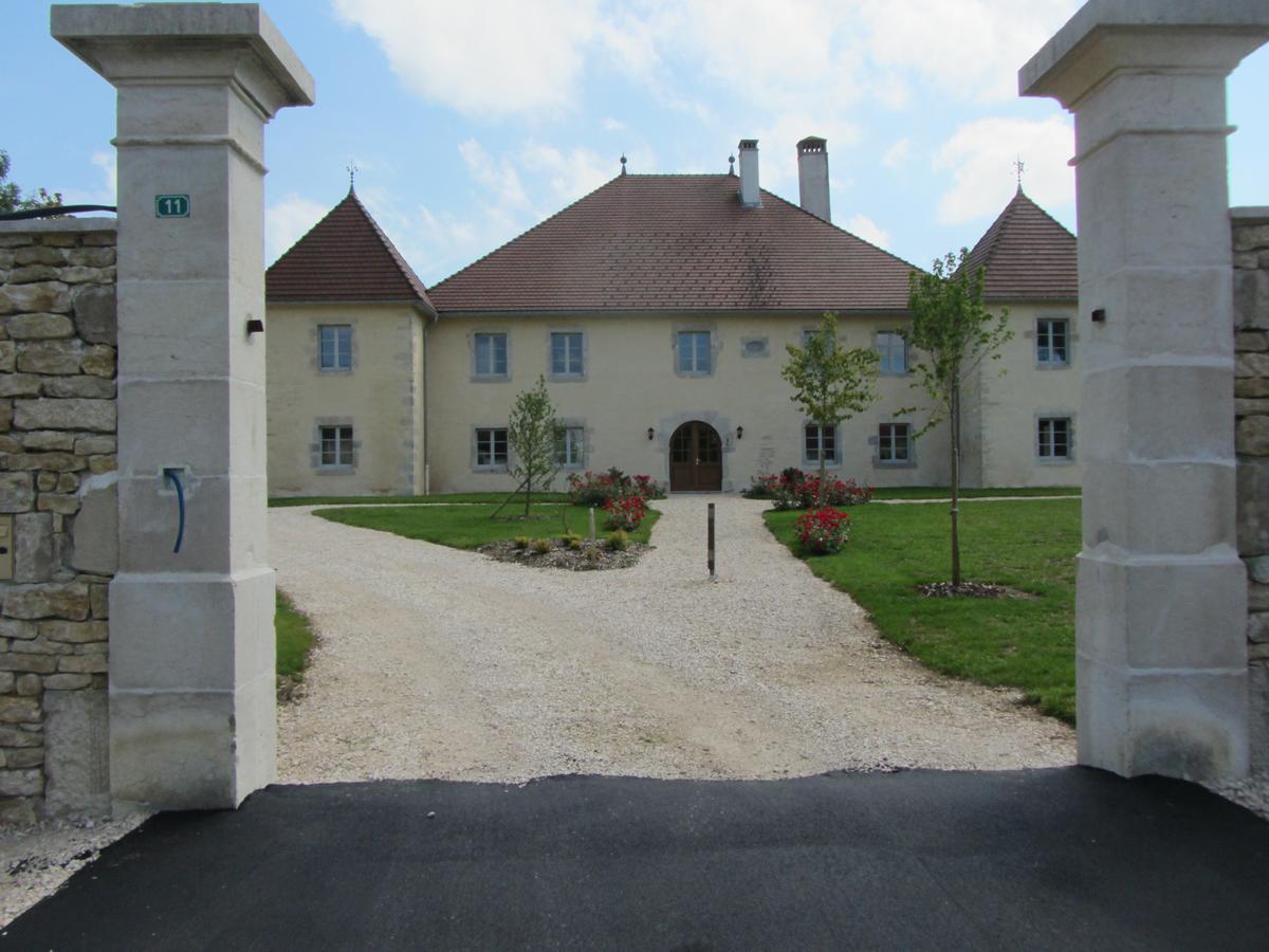 Le Relais Des Deux Tours Brémondans Exterior foto