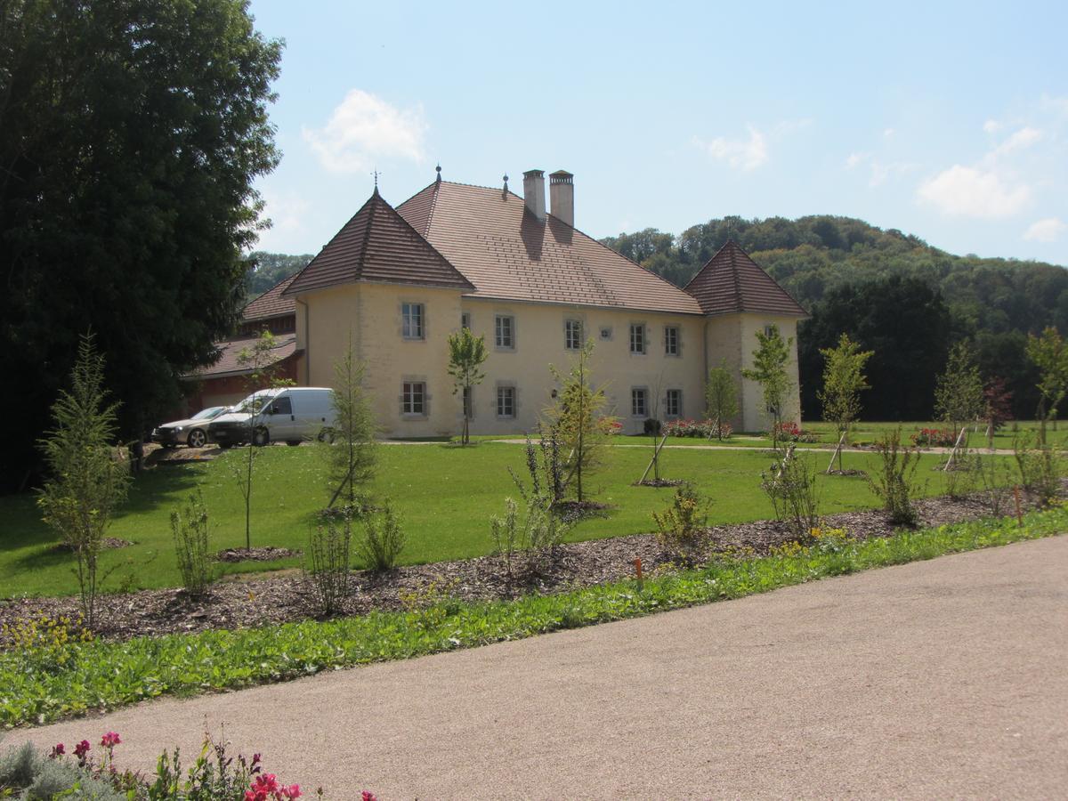Le Relais Des Deux Tours Brémondans Exterior foto
